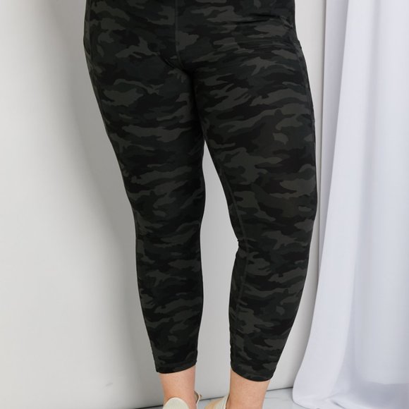LOVEIT Full Size Camouflage Wide Waistband Pocket Leggings - Picture 7 of 9